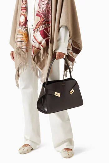 The Hug Shoulder Bag in Leather