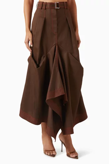 تنورة بقصة واسعة وطيّات