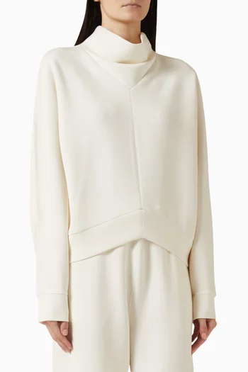 سويت شيرت بياقة عالية