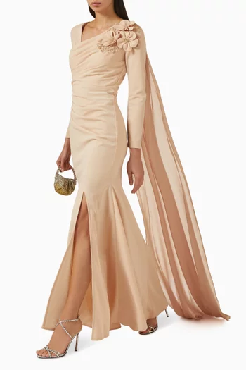 فستان سهرة مطرز بزهور بارزة