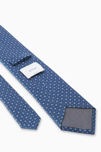 ربطة عنق بنقشة زهور دقيقة نسيج حرير