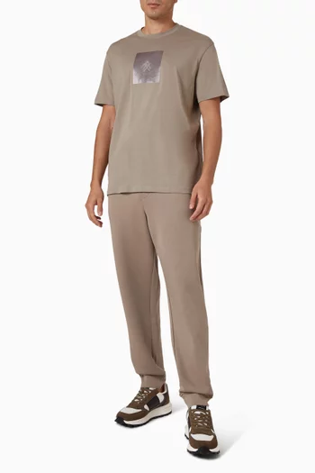 بنطال رياضي بشعار الماركة