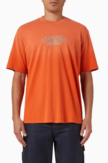 تي شيرت مزين بشعار الماركة قطن