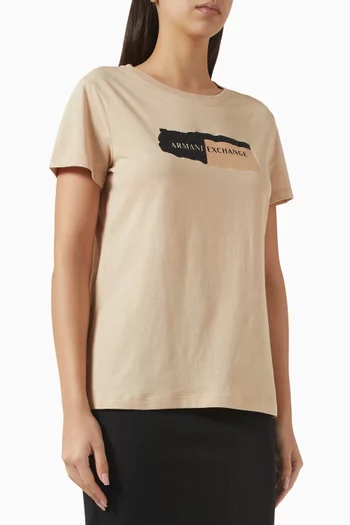 تي شيرت بشعار AX