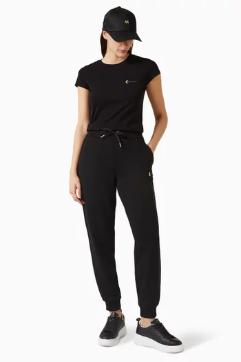 تي شيرت بقصة ضيقة وشعار الماركة قطن جيرسيه