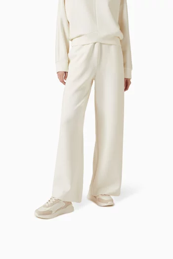 سنيكرز بشعار B