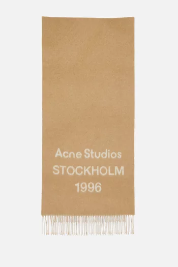 وشاح بشعار الماركة من الجاكار صوف