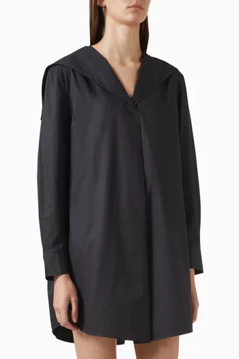 فستان قطن بياقة مستوحاة من ملابس البحرية