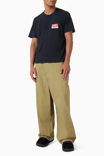 تي شيرت بجيب بنسيج شيفرون وتفاصيل ممزقة قطن