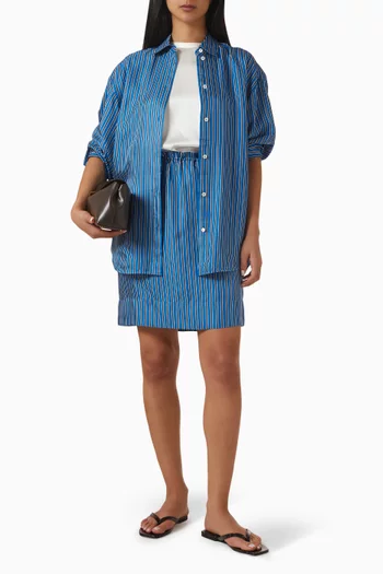 قميص بقصة فضفاضة ونقشة مخططة حرير