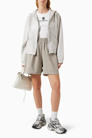 كنزة بغطاء رأس مطرزة بشعار Luxury‏ وسحّاب صوف سريع الجفاف