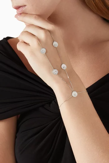 سوار بسلسلة يد مزين بحلي مرصعة بالماس ذهب أبيض عيار 18