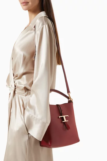 حقيبة يد باكيت ميني بحلية كلاسيكية بشكل حرف T جلد