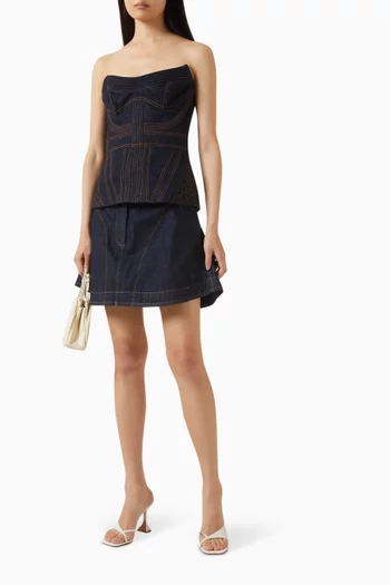 بلوزة بتصميم مشد دينم