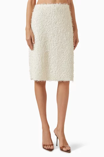 تنورة بشرّابات من الريش