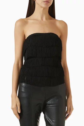 بلوزة بفتحة رقبة على شكل قلب وشرّابات