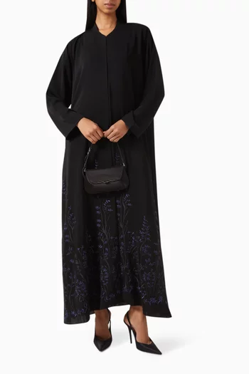 عباية مطرزة بخيوط