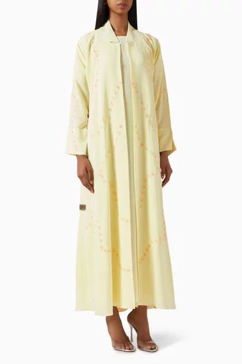 طقم عباية بتطريزات بالخيوط