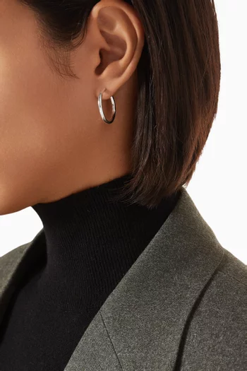 أقراط دائرية متوسطة بتصميم ناعم الملمس فضة إسترلينية