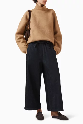 بنطال جينز دينم بقصة ساق واسعة وقصيرة