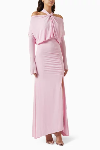 فستان طويل بأكتاف مكشوفة