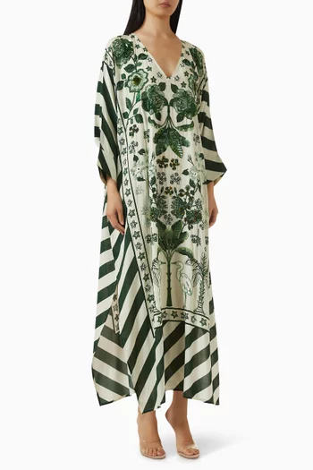 قفطان بأكمام بتصميم جناح الخفاش وتطريز يدوي بالخرز