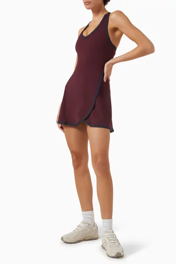 فستان تنس بفتحة رقبة عميقة قماش دايفليكس