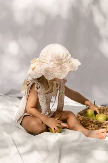 قبعة شمس بتصميم بتلات زهور