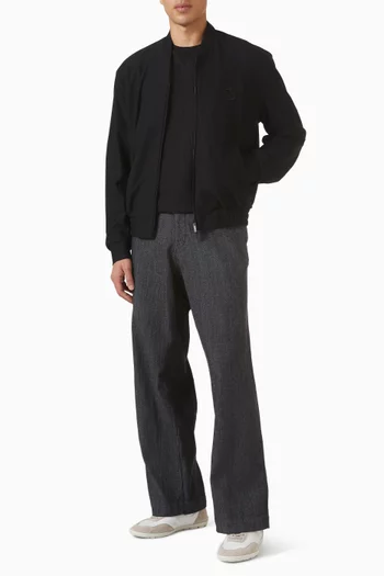 جاكيت مطرز بشعار الماركة على الصدر قماش شبكي