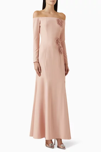 فستان مزين بزهور بارزة وأكتاف مكشوفة كريب