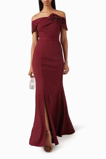 فستان سهرة مطرز بأكتاف مكشوفة كريب