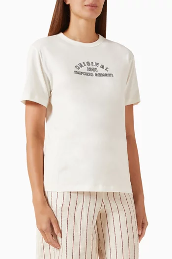 تي شيرت مطرز بشعار الماركة قطن