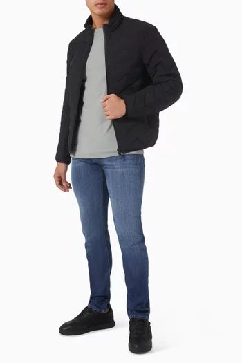 تي شيرت بشعار الماركة قطن