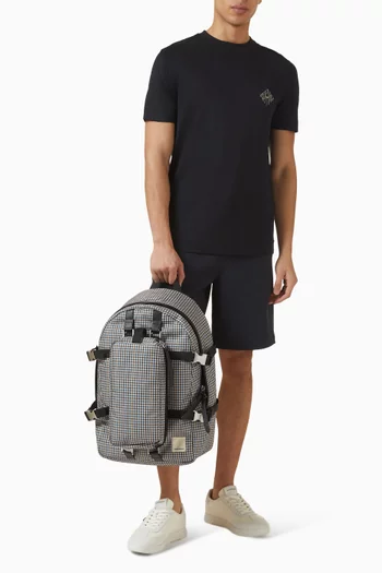 حقيبة ظهر بنقشة مربعات قنب