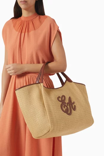 حقيبة يد كبيرة بشعار الماركة