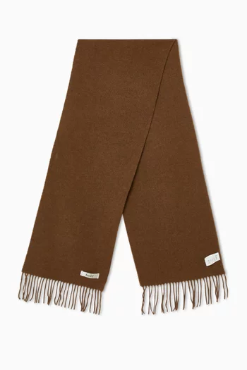 وشاح بحواف بشرّابات صوف