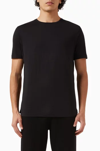 تي شيرت بفتحة رقبة مستديرة قطن حرير