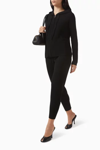 بنطال بقصة تضيق باتجاه الأسفل برباط تضييق