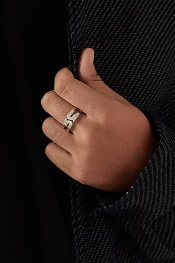 خاتم بتصميم حرف "العين" فضة إسترلينية