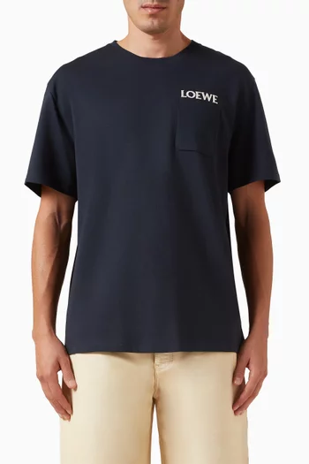 تي شيرت مطرز بشعار الماركة