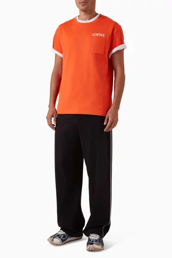 تي شيرت مطرز بشعار الماركة