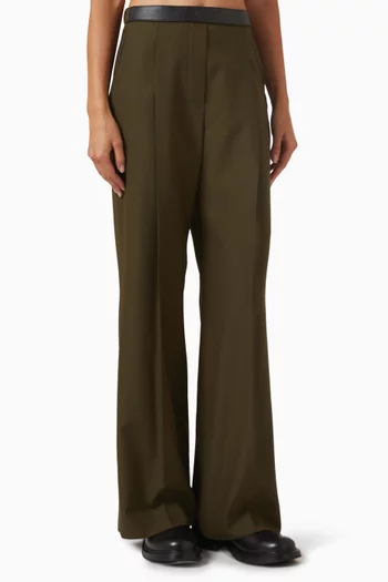 بنطال بقصة ساق واسعة