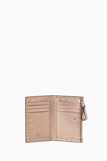 حافظة بطاقات مزينة بحلي هرمية جلد عجل لامع