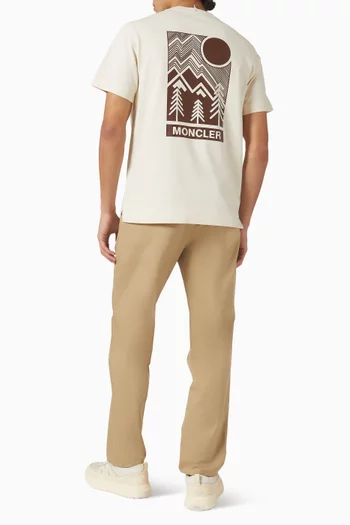 تي شيرت بشعار الماركة قطن