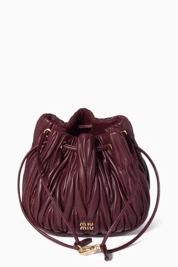 حقيبة صغيرة برباط تضييق وشعار الماركة جلد نابا مبطن