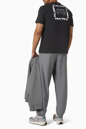 تي شيرت مزين بشعار الماركة قطن