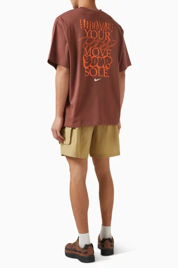 تي شيرت بشعار الماركة قطن