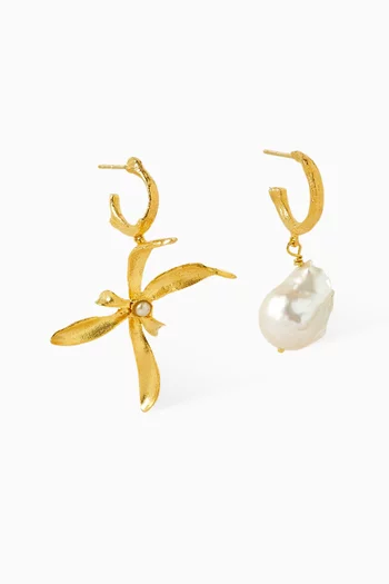 Jasmin Flower Pearl Earrings in 22kt Gold-plated Brass