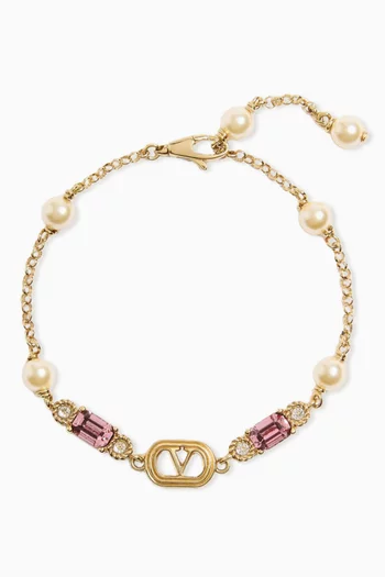 سوار بحلية بيضاوية بشعار حرف V مزين بلؤلؤ سواروفسكي معدن مطلي بلون ذهبي