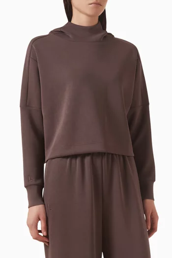 كنزة قصيرة بغطاء للرأس